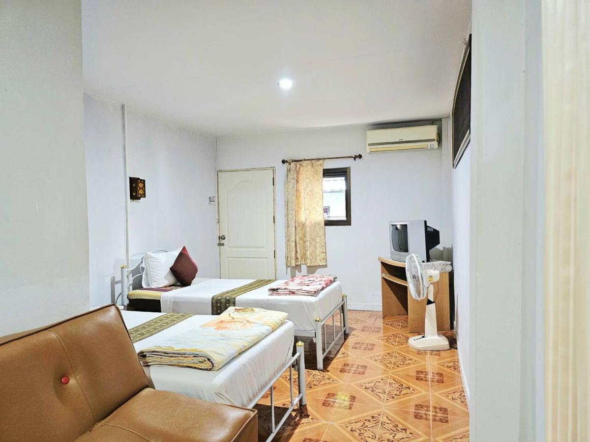 P.California Inter Hostel Nang Rong Exterior photo