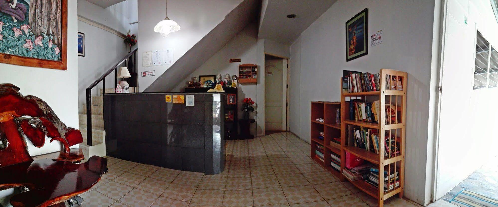 P.California Inter Hostel Nang Rong Exterior photo
