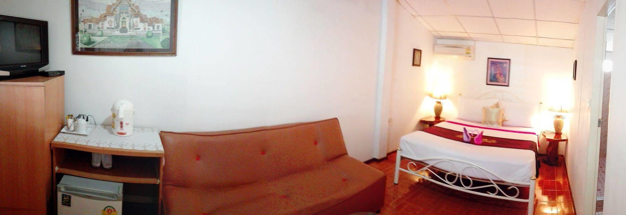 P.California Inter Hostel Nang Rong Exterior photo
